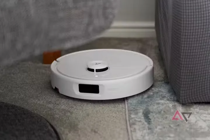 A Robot-Vacuum Skeptic Eats His Words Over the Roborock Qrevo 2 Pro (Except the Mop, Which Still Flops)